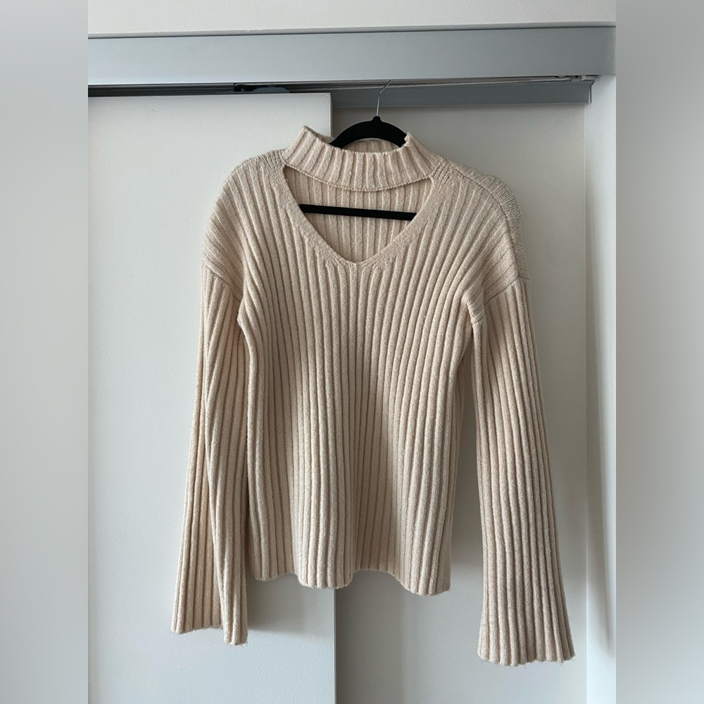 New w/o tags✨ Cream Ribbed Knit Top. US 4